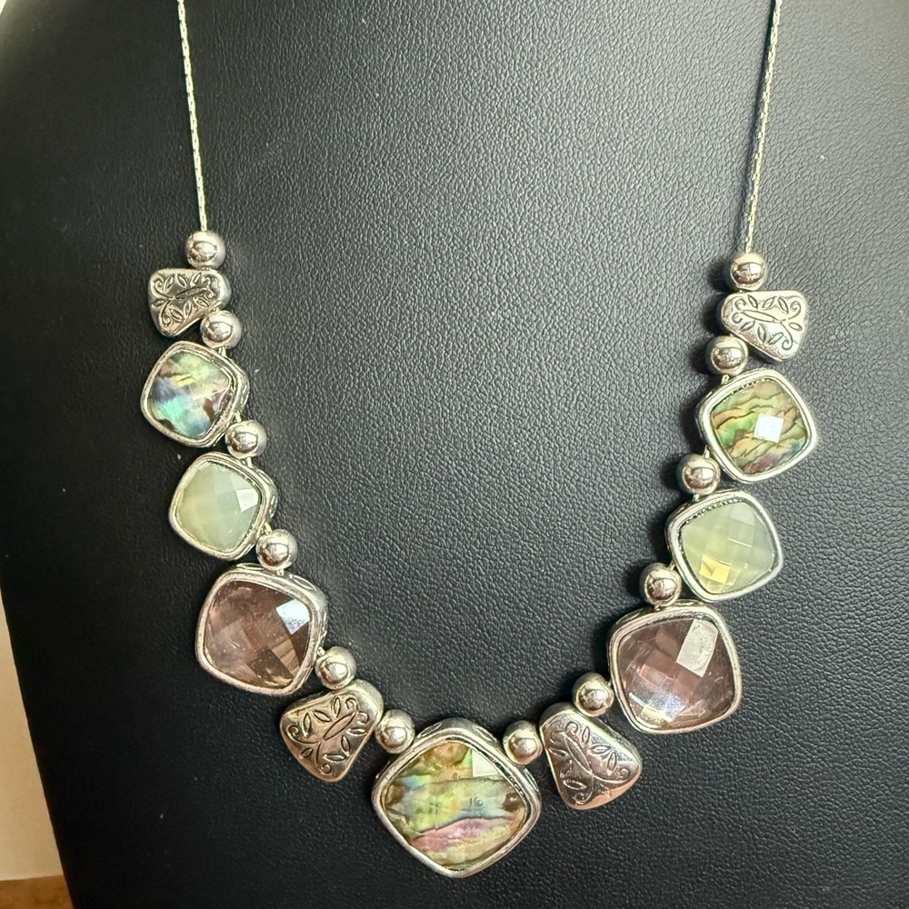 Silver and Green Gemstone Necklace with Organic Design - Picture 3 of 14